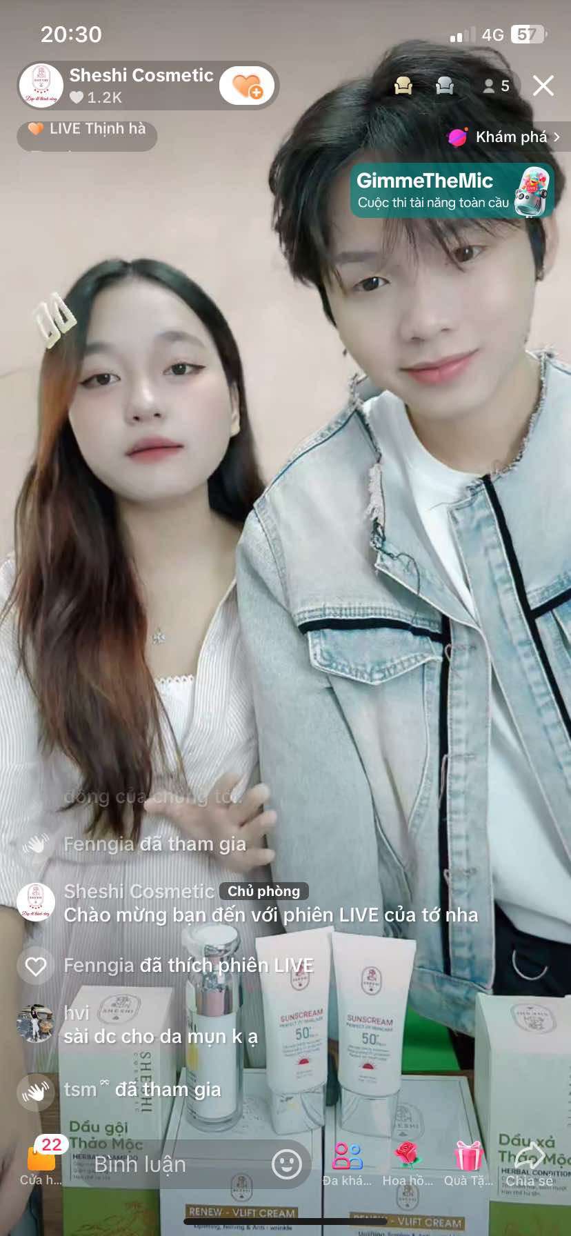 Phan Văn Nghĩa trong một phiên livestream bán hàng trên nền tảng TikTok. Phan Văn Nghĩa trong một phiên livestream bán hàng trên nền tảng TikTok.