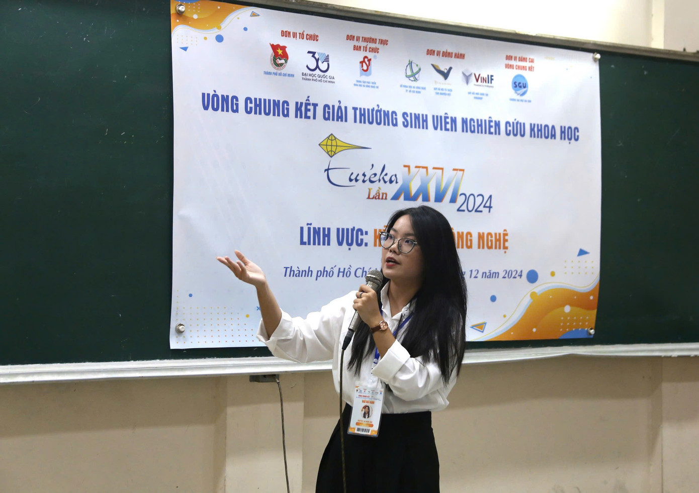Minh Anh tại Chung kết cuộc thi Nghiên cứu khoa Euréka 2024 – Sân chơi học thuật danh giá dành cho sinh viên toàn quốc, đánh dấu hành trình không ngừng nỗ lực trong nghiên cứu khoa học.