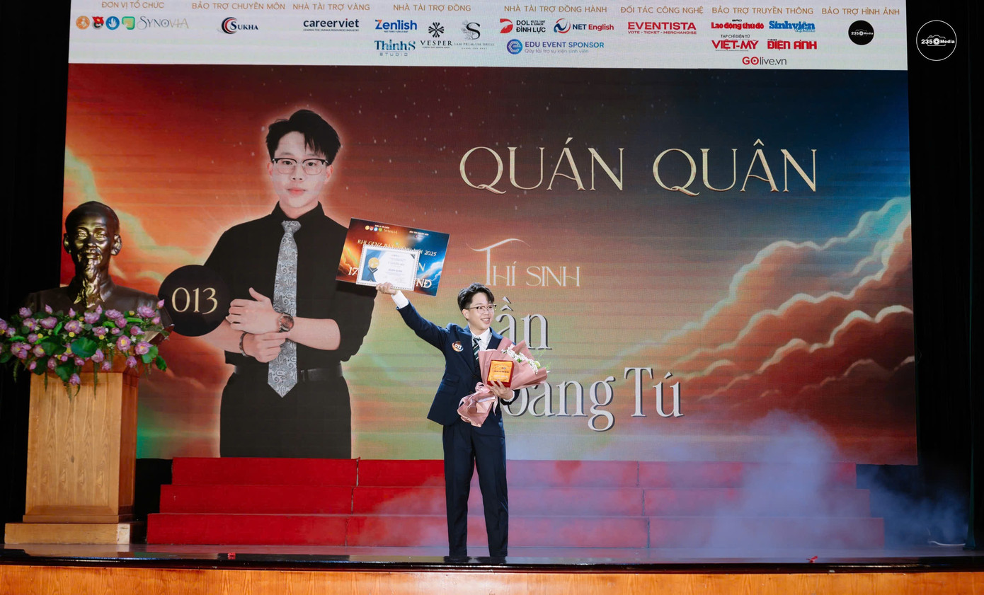 Giây phút đăng quang Quán quân cuộc thi Phát thanh đầy cảm xúc của chàng trai sinh viên năm Nhất.