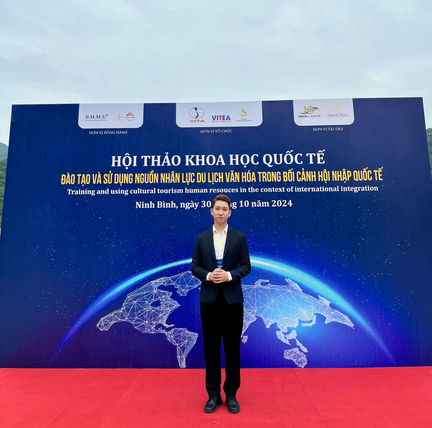 Oánh tham gia hội thảo Khoa học quốc tế Ninh Bình. Oánh tham gia hội thảo Khoa học quốc tế Ninh Bình.