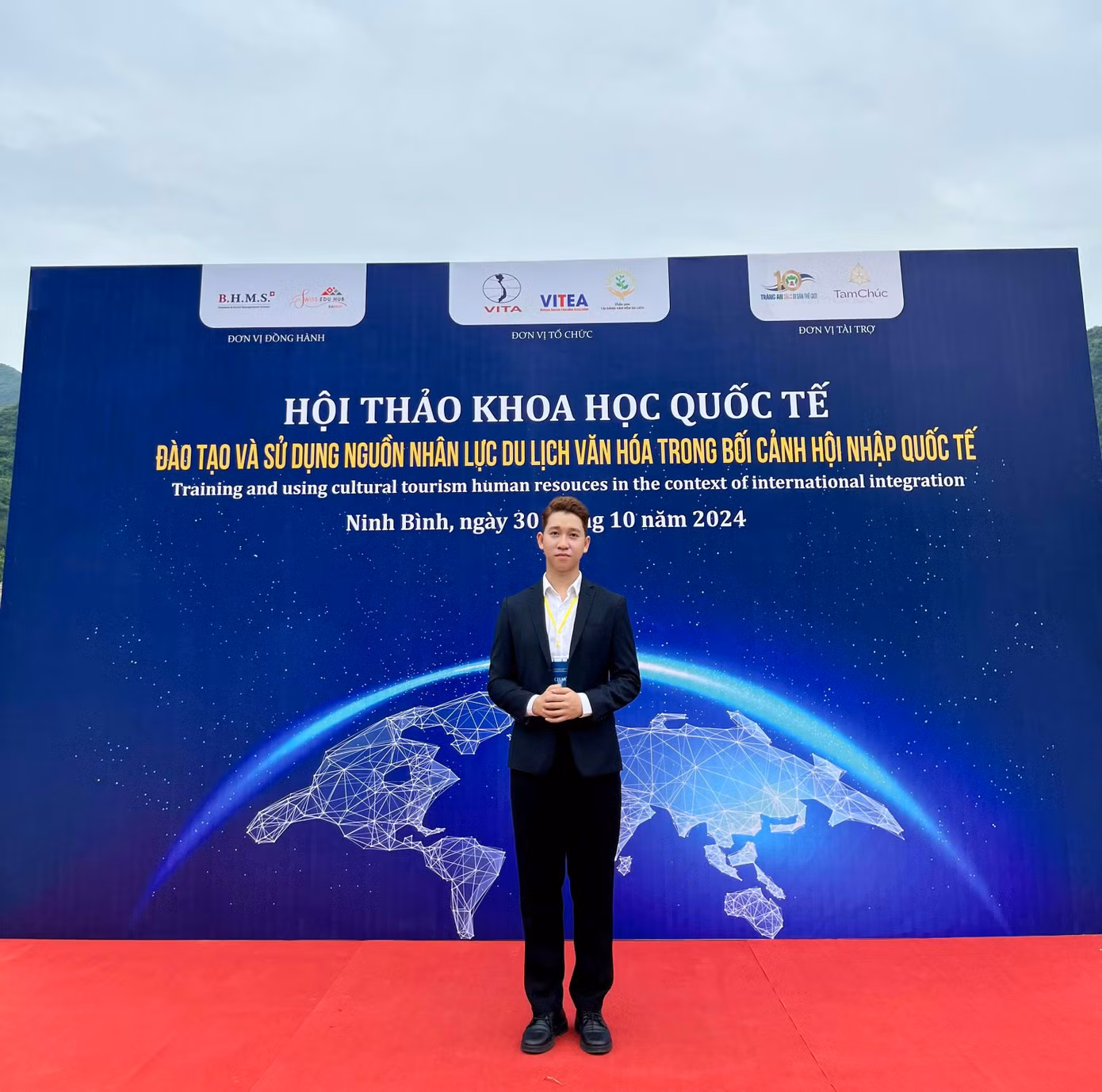 Oánh tham gia hội thảo Khoa học quốc tế Ninh Bình. Oánh tham gia hội thảo Khoa học quốc tế Ninh Bình.