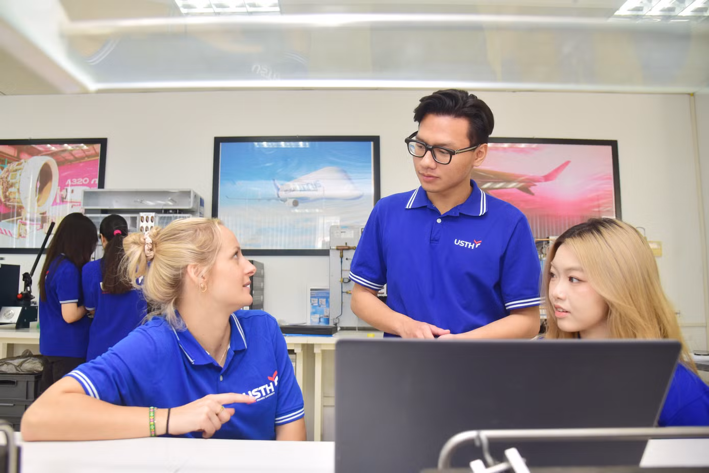 Môi trường học tập tại USTH khuyến khích sinh viên chủ động sáng tạo, phát triển tư duy độc lập và hợp tác quốc tế. (Ảnh: USTH)