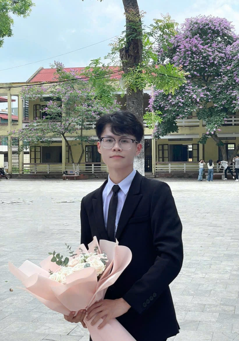Vũ Nhật Duy (sinh năm 2006) sinh viên năm nhất ngành Giáo dục Tiểu học, Trường Đại học Hồng Đức.