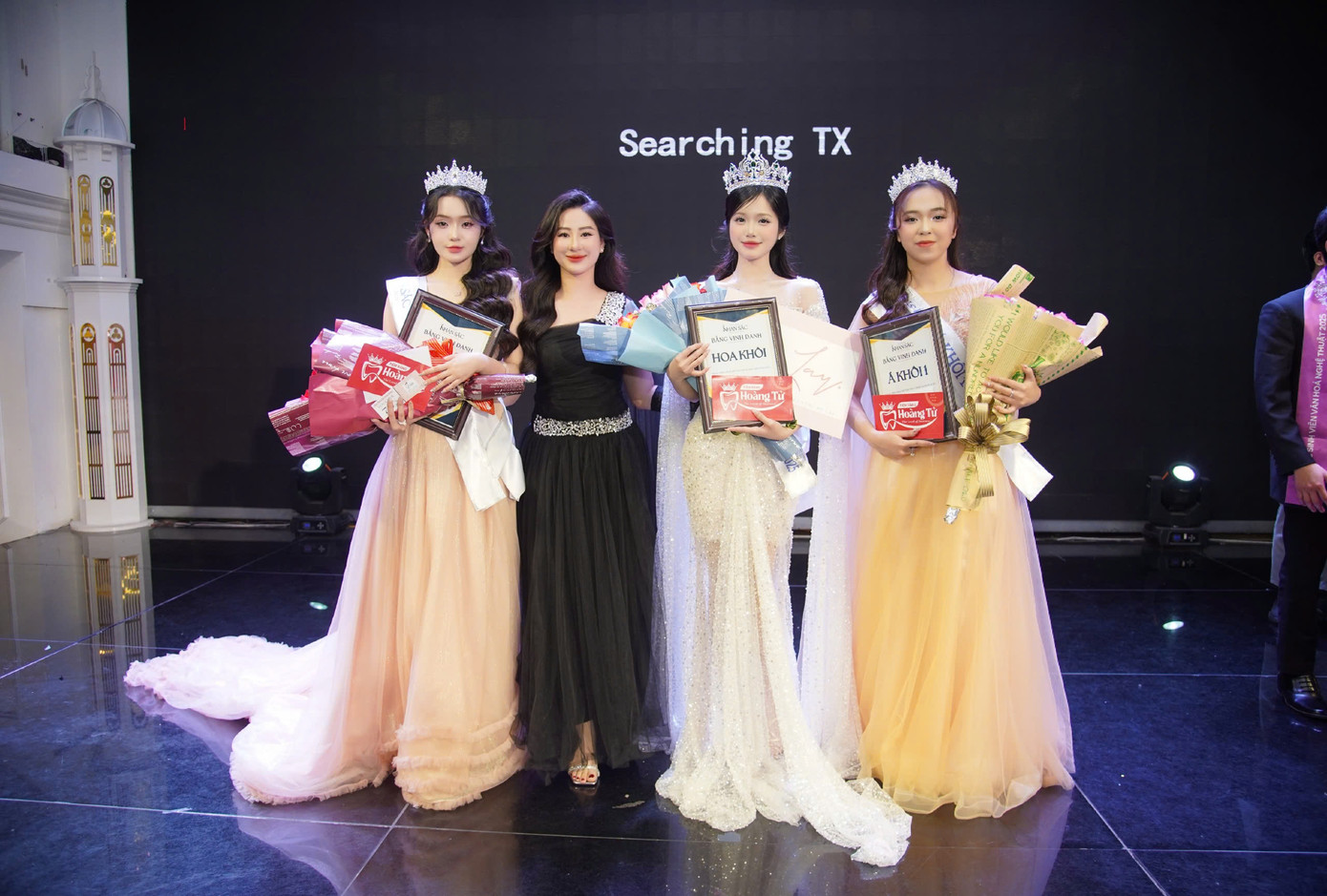 Top 3 cuộc thi Hoa khôi Nhan sắc Việt Nam 2025. Top 3 cuộc thi Hoa khôi Nhan sắc Việt Nam 2025.