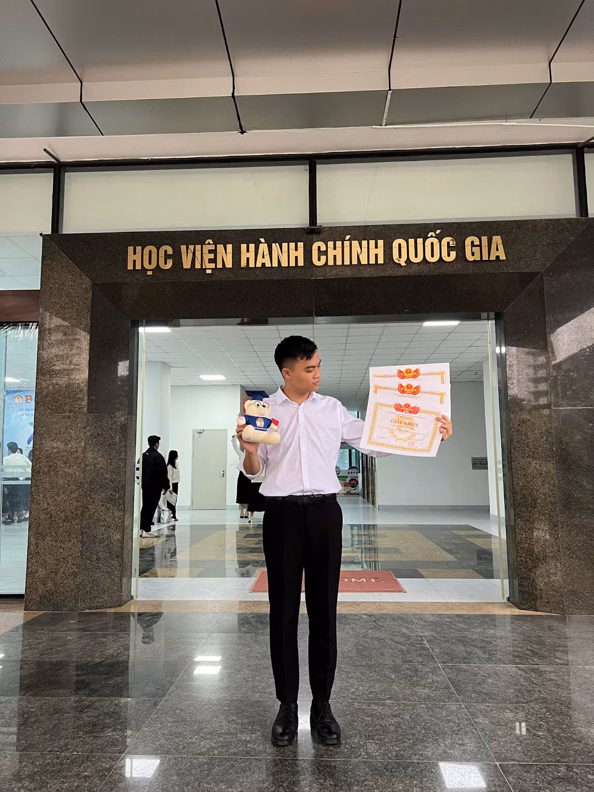 Luôn mang trong mình tinh thần chủ động, Hưng cho biết bản thân không ngừng học tập và trau dồi để chinh phục nhiều cột mốc mới.