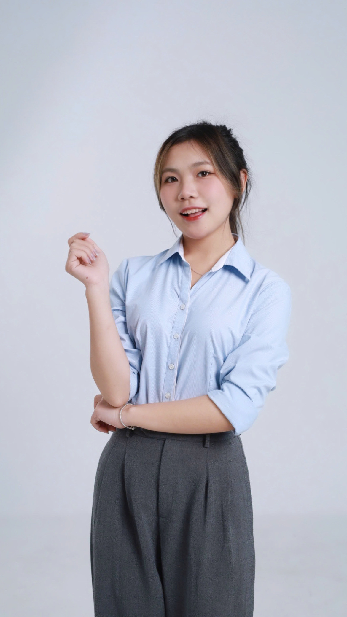 Thùy Linh là sinh viên năm cuối chuyên ngành Đầu tư Tài chính, Học viện Tài chính. Thùy Linh là sinh viên năm cuối chuyên ngành Đầu tư Tài chính, Học viện Tài chính.