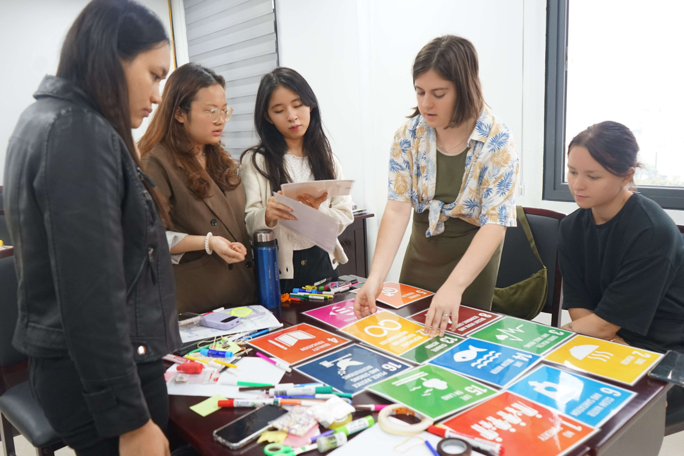 Ngoài học tập, Linh Đan cũng tích cực tham gia các hoạt động, chương trình cộng đồng về giáo dục. Ngoài học tập, Linh Đan cũng tích cực tham gia các hoạt động, chương trình cộng đồng về giáo dục.