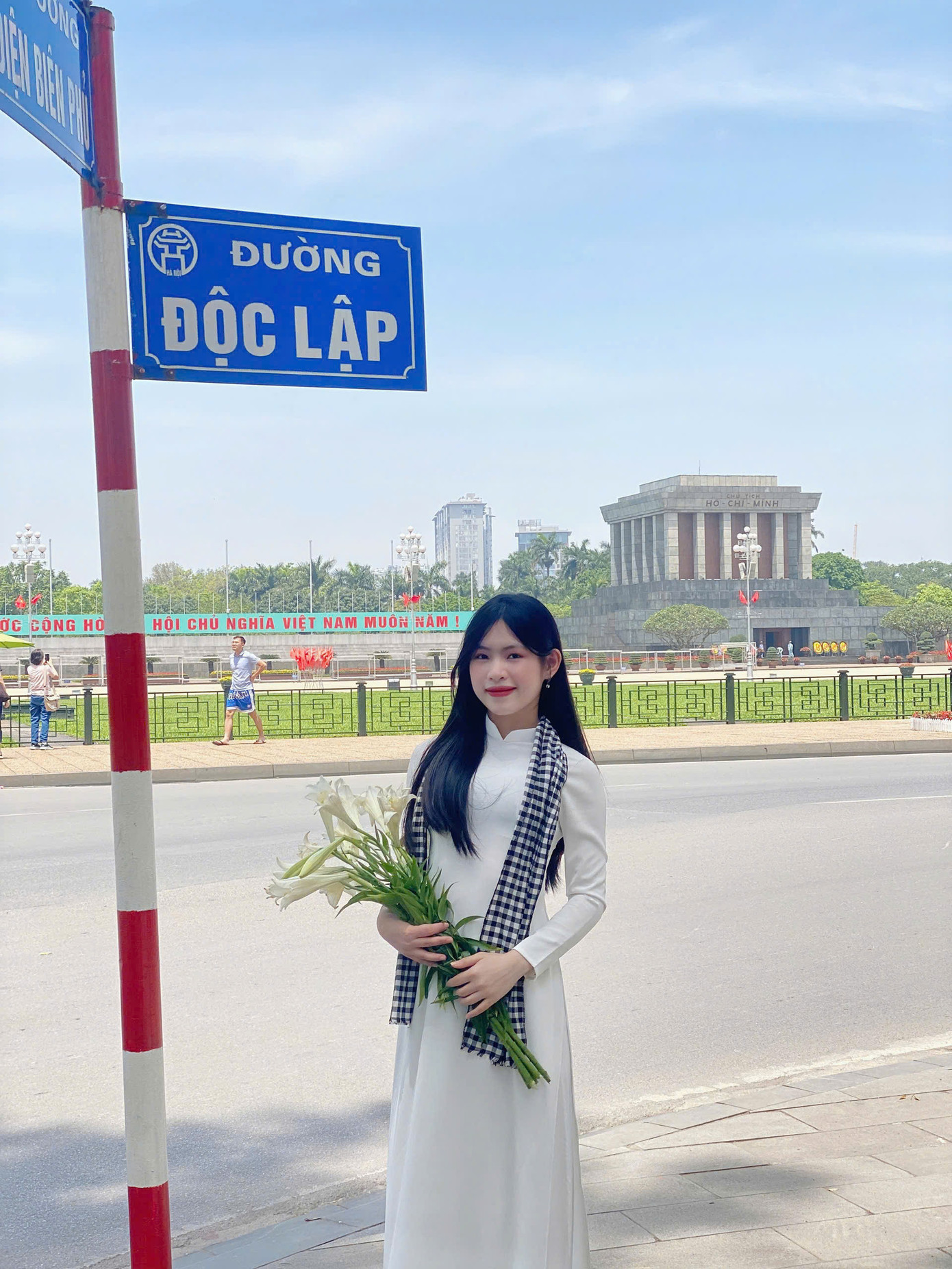 Đàm Ngọc Hà, sinh viên năm nhất ngành Ngôn ngữ Trung Quốc, Trường Đại học Thành Đông, chia sẻ suy nghĩ về giá trị thiêng liêng của độc lập và tự do mà thế hệ đi trước đã đánh đổi. Đàm Ngọc Hà, sinh viên năm nhất ngành Ngôn ngữ Trung Quốc, Trường Đại học Thành Đông, chia sẻ suy nghĩ về giá trị thiêng liêng của độc lập và tự do mà thế hệ đi trước đã đánh đổi.