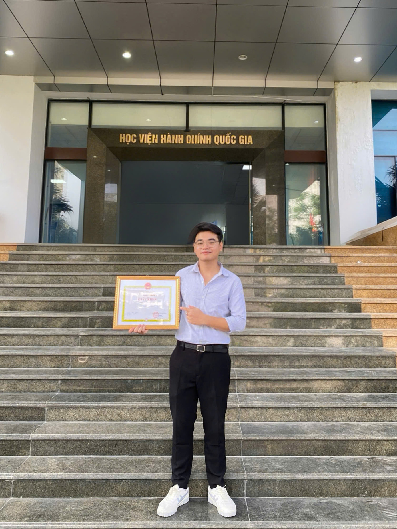 Nhờ kiên trì thay đổi cách học, Đình Bình đã gặt hái được nhiều thành tích đáng kể.