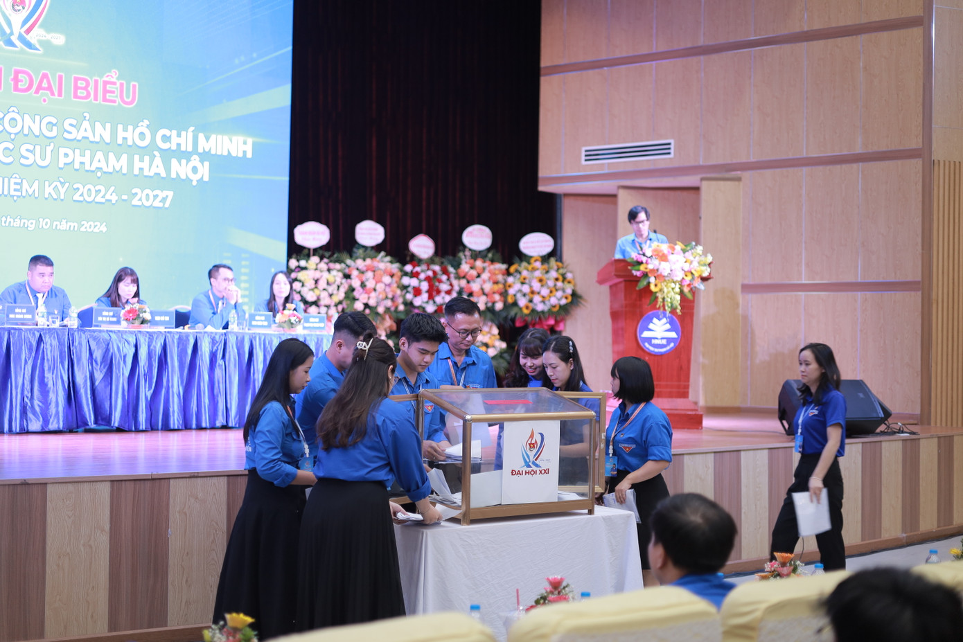 Hoàng Trang là Thành viên Ban Kiểm phiếu tại Đại hội Đại biểu Đoàn TNCS Hồ Chí Minh Trường Đại học Sư phạm Hà Nội lần thứ XXI, nhiệm kỳ 2024 - 2027. Hoàng Trang là Thành viên Ban Kiểm phiếu tại Đại hội Đại biểu Đoàn TNCS Hồ Chí Minh Trường Đại học Sư phạm Hà Nội lần thứ XXI, nhiệm kỳ 2024 - 2027.