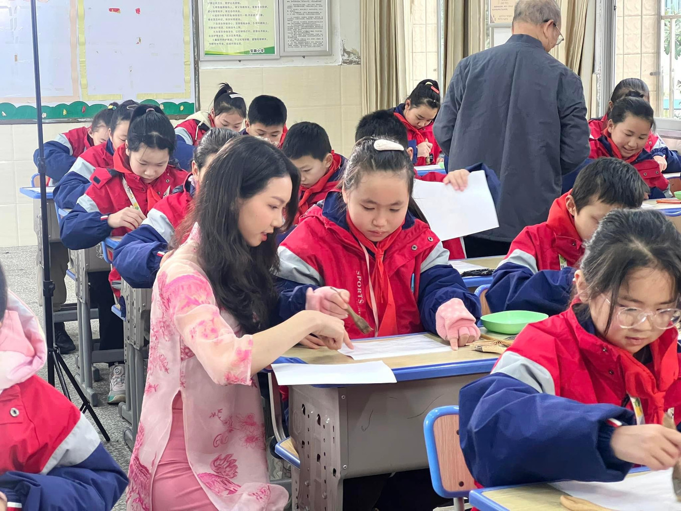 Thu Trang Tham gia chuỗi video Văn hóa phi vật thể Quảng Tây, Đài truyền hình Quảng Tây. Thu Trang Tham gia chuỗi video Văn hóa phi vật thể Quảng Tây, Đài truyền hình Quảng Tây.