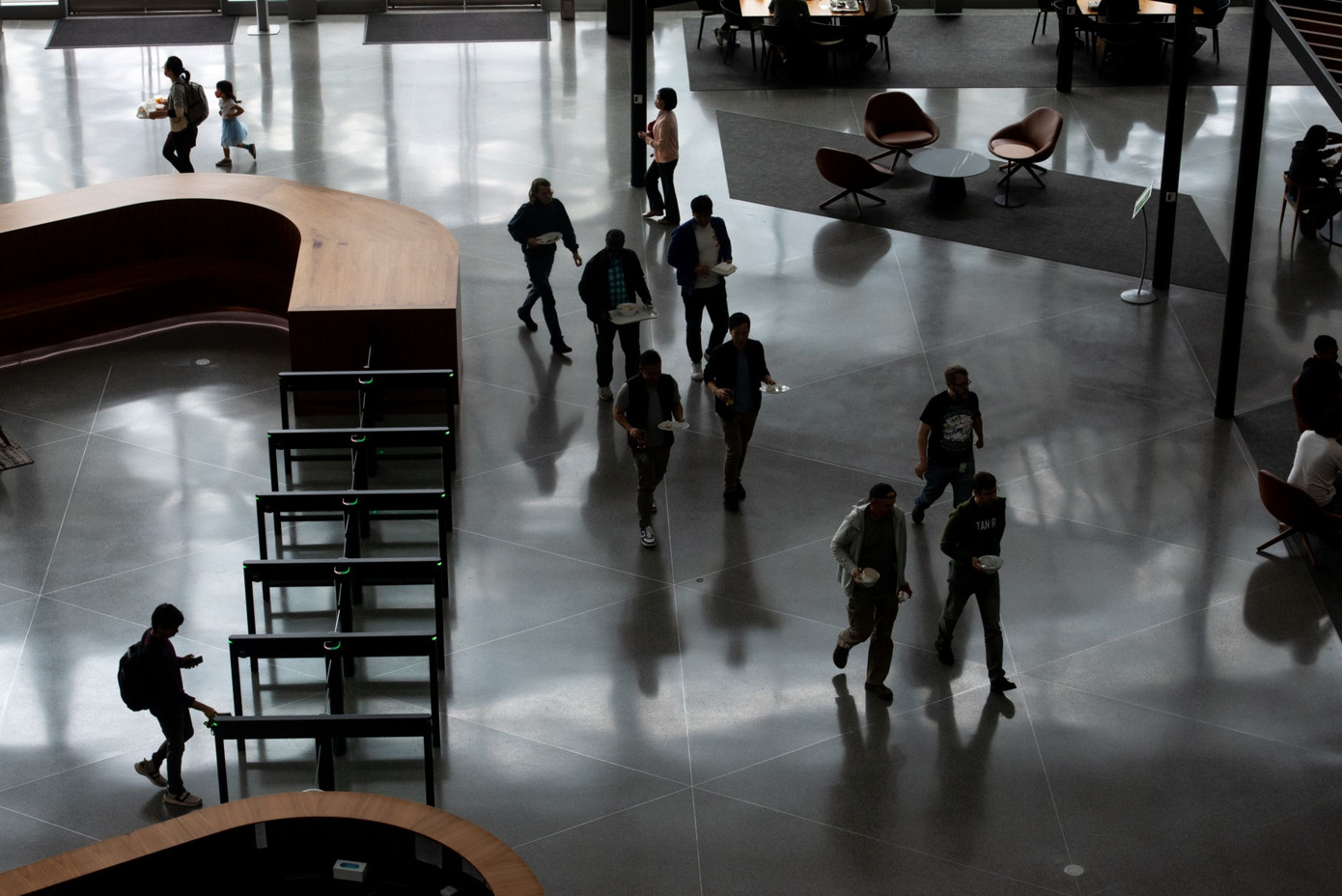 Làn sóng sa thải nhiều quản lý cấp trung trên thế giới đã khiến Gen Z không còn tin tưởng vào sự ổn định của vị trí này. Ảnh minh họa Làn sóng sa thải nhiều quản lý cấp trung trên thế giới đã khiến Gen Z không còn tin tưởng vào sự ổn định của vị trí này. Ảnh minh họa