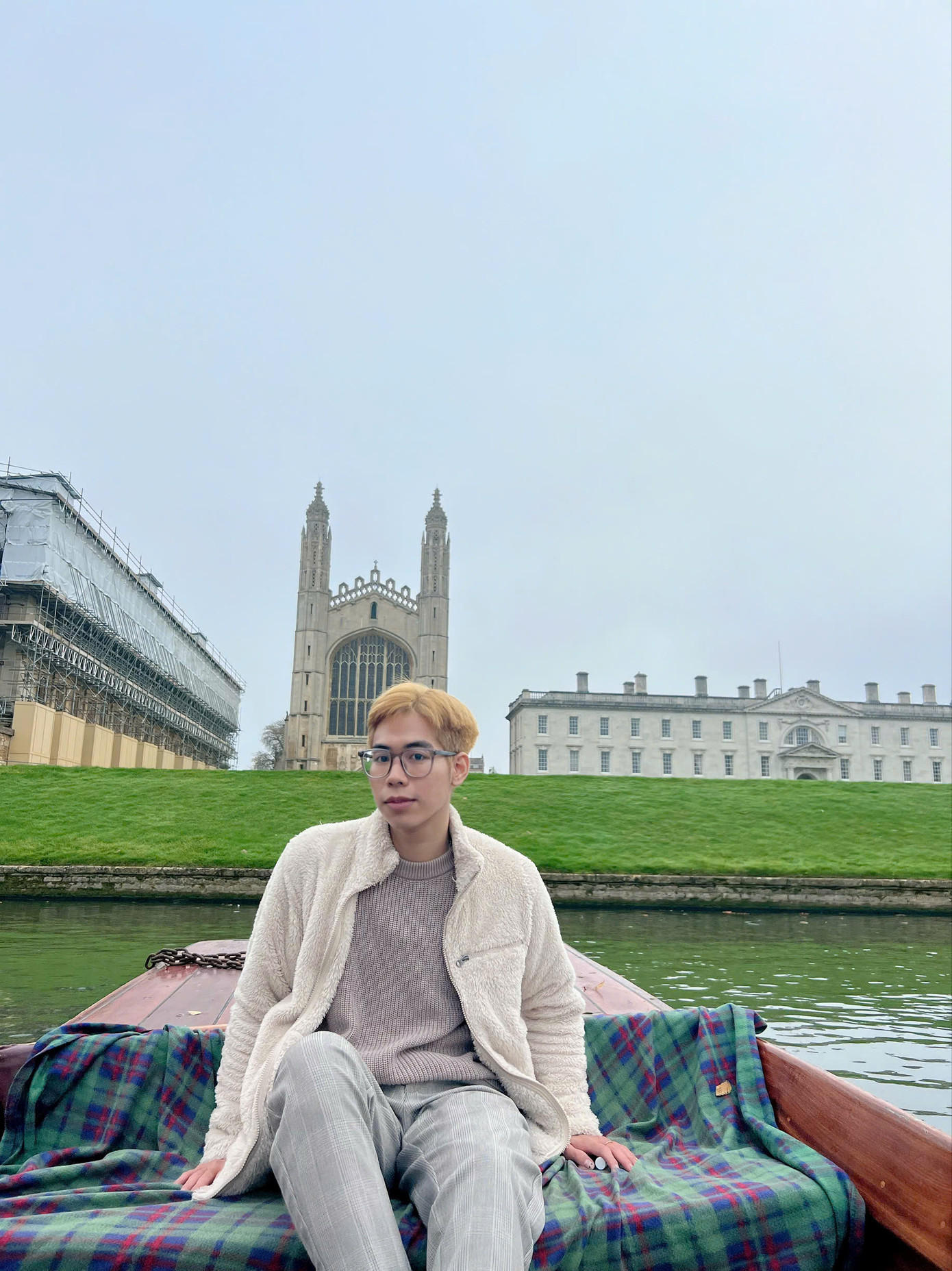 Việt Anh sinh ra và lớn lên tại quê hương Sơn Tây. Việt Anh sinh ra và lớn lên tại quê hương Sơn Tây.