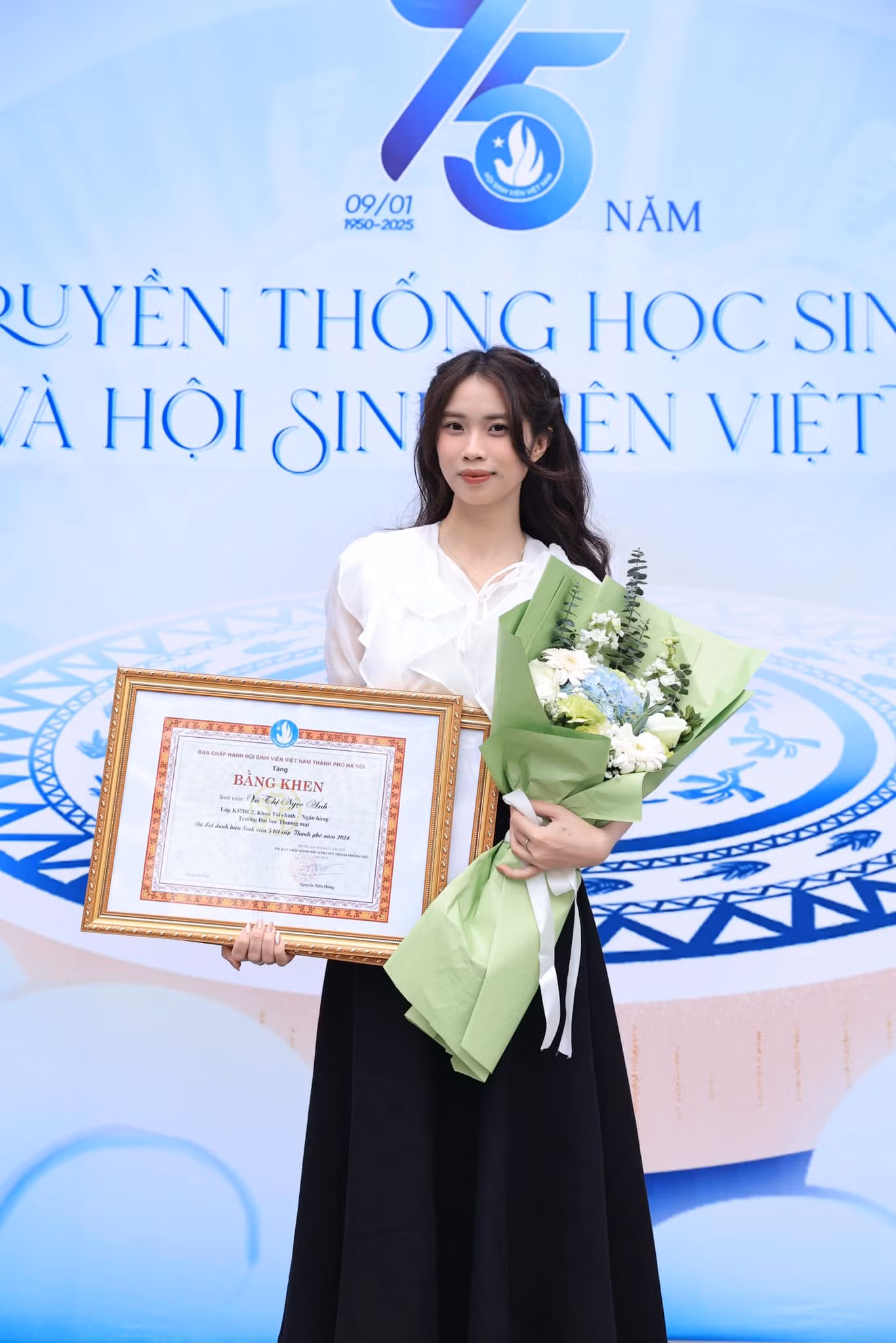 Nữ sinh Tài chính đạt danh hiệu "Sinh viên 5 tốt" cấp Thành phố. Nữ sinh Tài chính đạt danh hiệu "Sinh viên 5 tốt" cấp Thành phố.