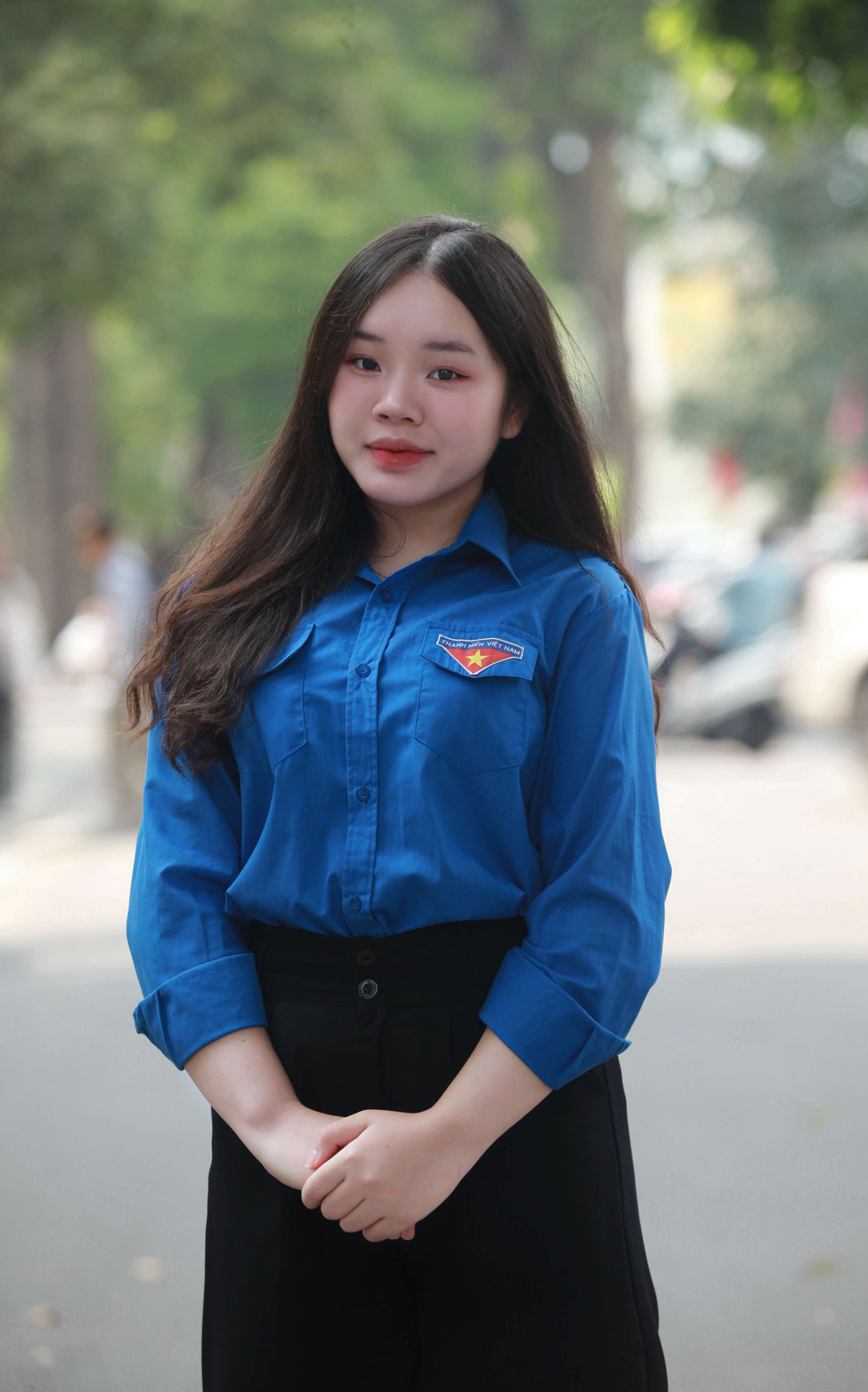 Không chỉ là một sinh viên có thành tích học tập nổi bật cùng những hoạt động năng nổ trong công tác đoàn trường, Linh còn là người trẻ tiên phong trong việc gìn giữ và lan tỏa nghệ thuật hát Then, đàn Tính – di sản. Không chỉ là một sinh viên có thành tích học tập nổi bật cùng những hoạt động năng nổ trong công tác đoàn trường, Linh còn là người trẻ tiên phong trong việc gìn giữ và lan tỏa nghệ thuật hát Then, đàn Tính – di sản.