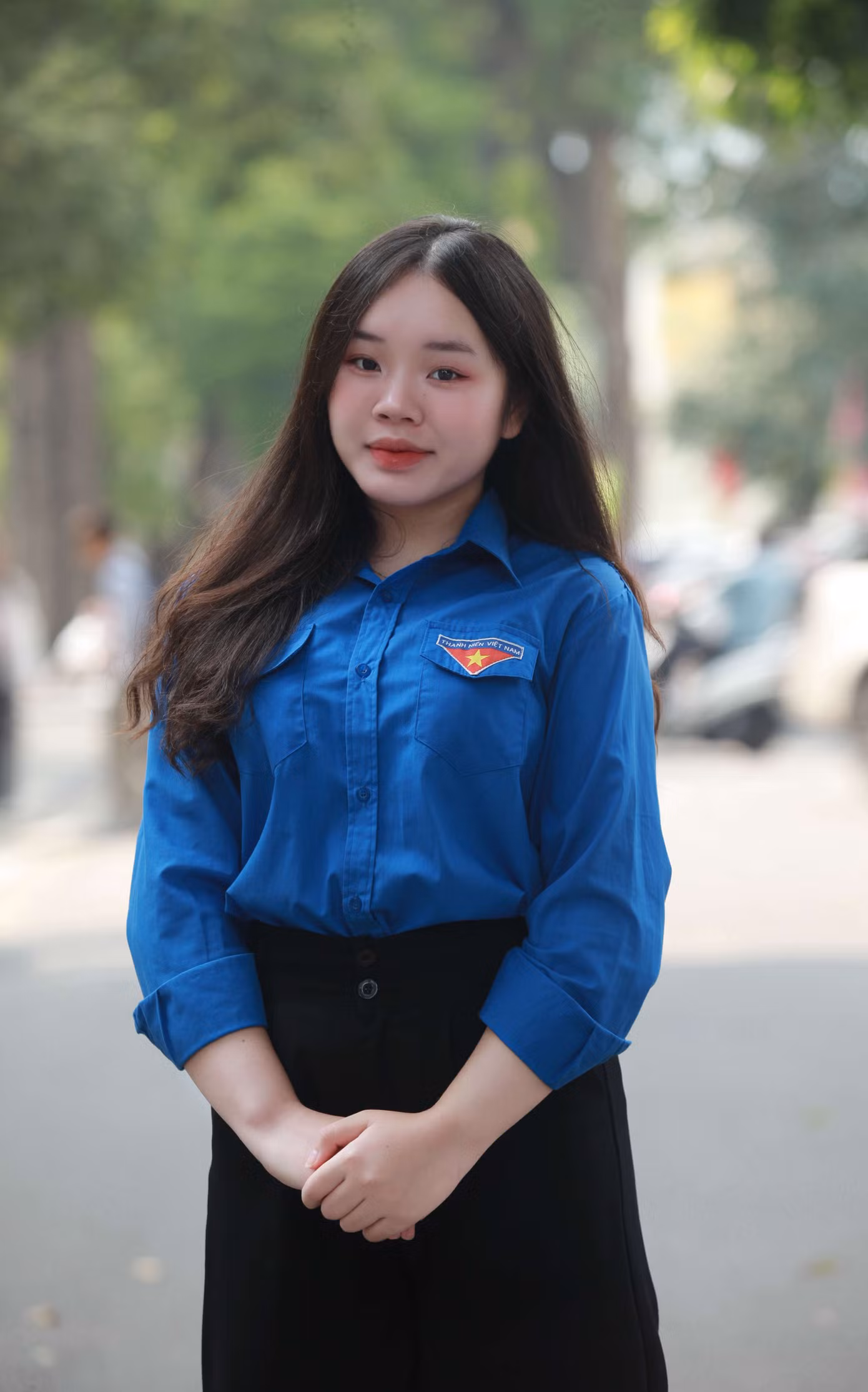 Không chỉ là một sinh viên có thành tích học tập nổi bật cùng những hoạt động năng nổ trong công tác đoàn trường, Linh còn là người trẻ tiên phong trong việc gìn giữ và lan tỏa nghệ thuật hát Then, đàn Tính – di sản.