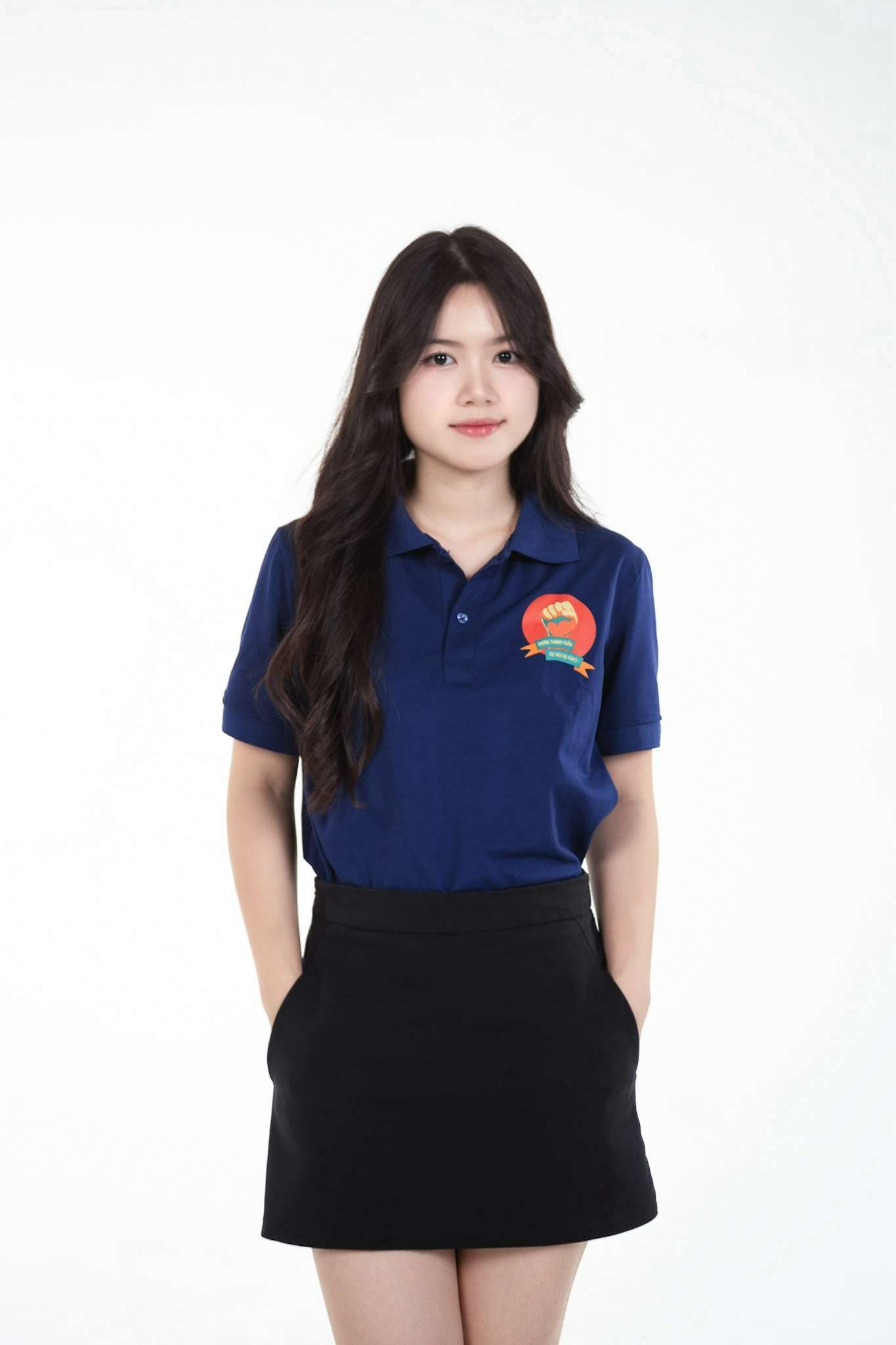 Quỳnh Anh trong màu áo xanh thân thương của Đoàn Thanh niên Học viện Ngoại giao.