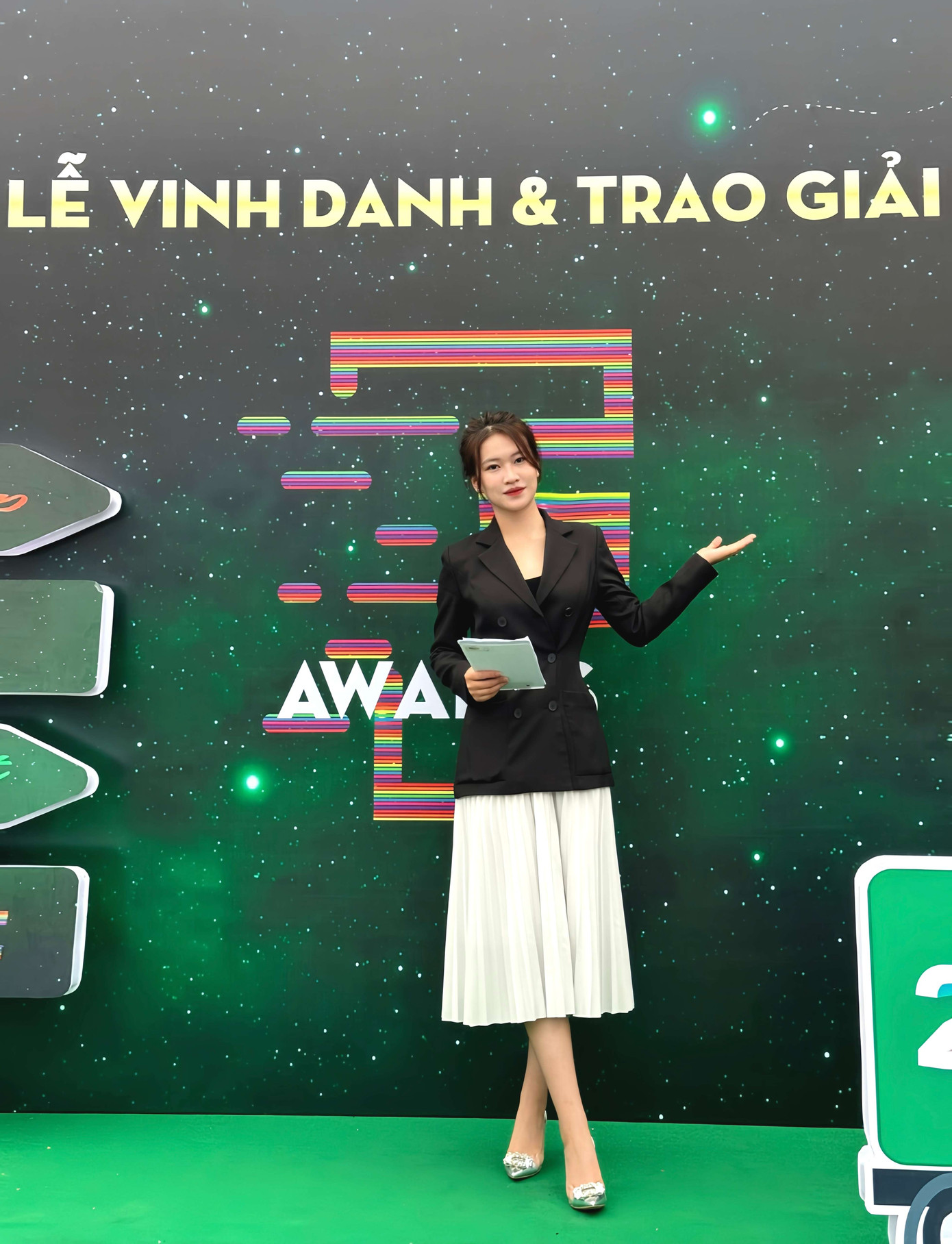 Phương Anh làm MC sự kiện cho Công ty Cổ phần Giao hàng tiết kiệm - Chi nhánh Đài Tư.