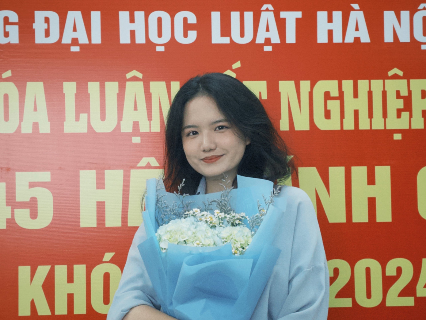 Nam Phương tại buổi bảo vệ khóa luận tốt nghiệp. Nam Phương tại buổi bảo vệ khóa luận tốt nghiệp.