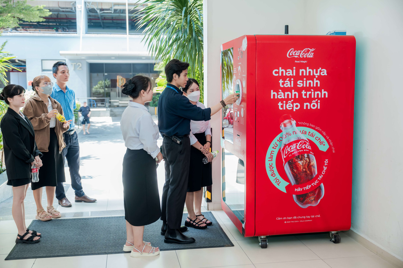 Năm 2024, chỉ trong 2 tháng đầu tiên triển khai, chương trình “Chai nhựa tái sinh, hành trình tiếp nối” đã ghi nhận hơn 266,488 chai và lon được thu gom và phân loại. Năm 2024, chỉ trong 2 tháng đầu tiên triển khai, chương trình “Chai nhựa tái sinh, hành trình tiếp nối” đã ghi nhận hơn 266,488 chai và lon được thu gom và phân loại.