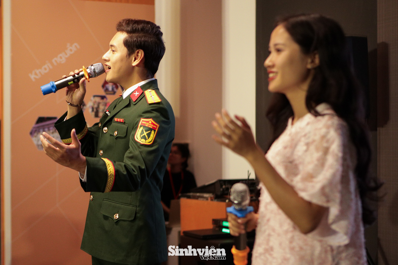 Các tiết mục biểu diễn được dàn dựng công phu xoay quanh những tác phẩm nổi bật của nhạc sĩ Văn Cao như Làng tôi, Ngày mùa, Tiến về Hà Nộivà Mùa xuân đầu tiên, mang đến không gian nghệ thuật kết hợp giữa truyền thống và hơi thở đương đại.