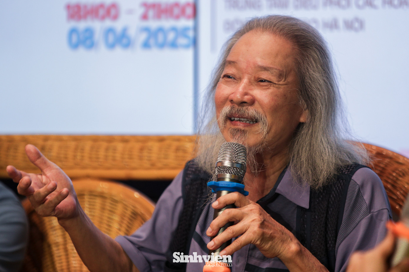 Gửi gắm thông điệp tới người trẻ, ông nhấn mạnh: “Điều quan trọng không chỉ là học để biết, mà còn là hành trình tìm kiếm chính mình, tìm ra giá trị riêng. Khi các bạn có ước mơ, trải nghiệm và sáng tạo được những tác phẩm chạm đến người khác, thì giá trị cá nhân mới thực sự hình thành. Di sản, như các tác phẩm của nhạc sĩ Văn Cao, sống mãi trong lòng công chúng bởi chính tâm huyết mà người nghệ sĩ đặt vào đó”.