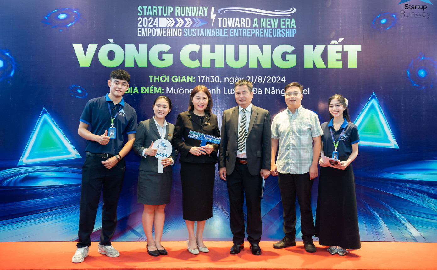 Việt Hoàng tại Chung kết STARTUP RUNWAY 2024. Việt Hoàng tại Chung kết STARTUP RUNWAY 2024.