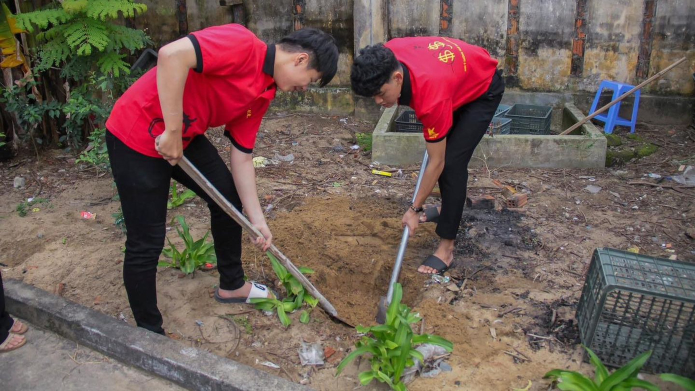 Việt Hoàng tham gia vào các hoạt động tình nguyện, hỗ trợ cộng đồng. Việt Hoàng tham gia vào các hoạt động tình nguyện, hỗ trợ cộng đồng.