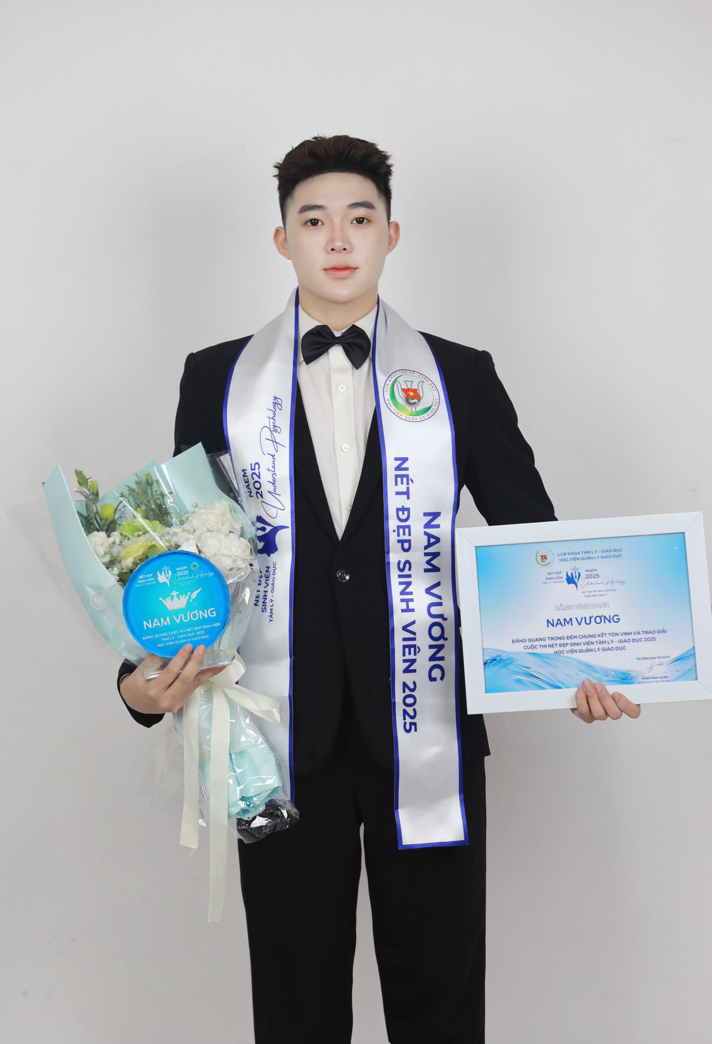 Nguyễn Tiến Đạt đăng quang Cuộc thi Nét đẹp Sinh viên Tâm lý - Giáo dục 2025. Nguyễn Tiến Đạt đăng quang Cuộc thi Nét đẹp Sinh viên Tâm lý - Giáo dục 2025.