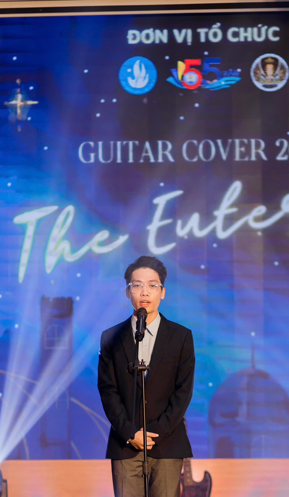 Cùng với Câu lạc bộ Guitar, Nhật Khoa đã tham gia vào các hoạt động thiết thực như hỗ trợ văn nghệ để gây quỹ cho các đoàn từ thiện.