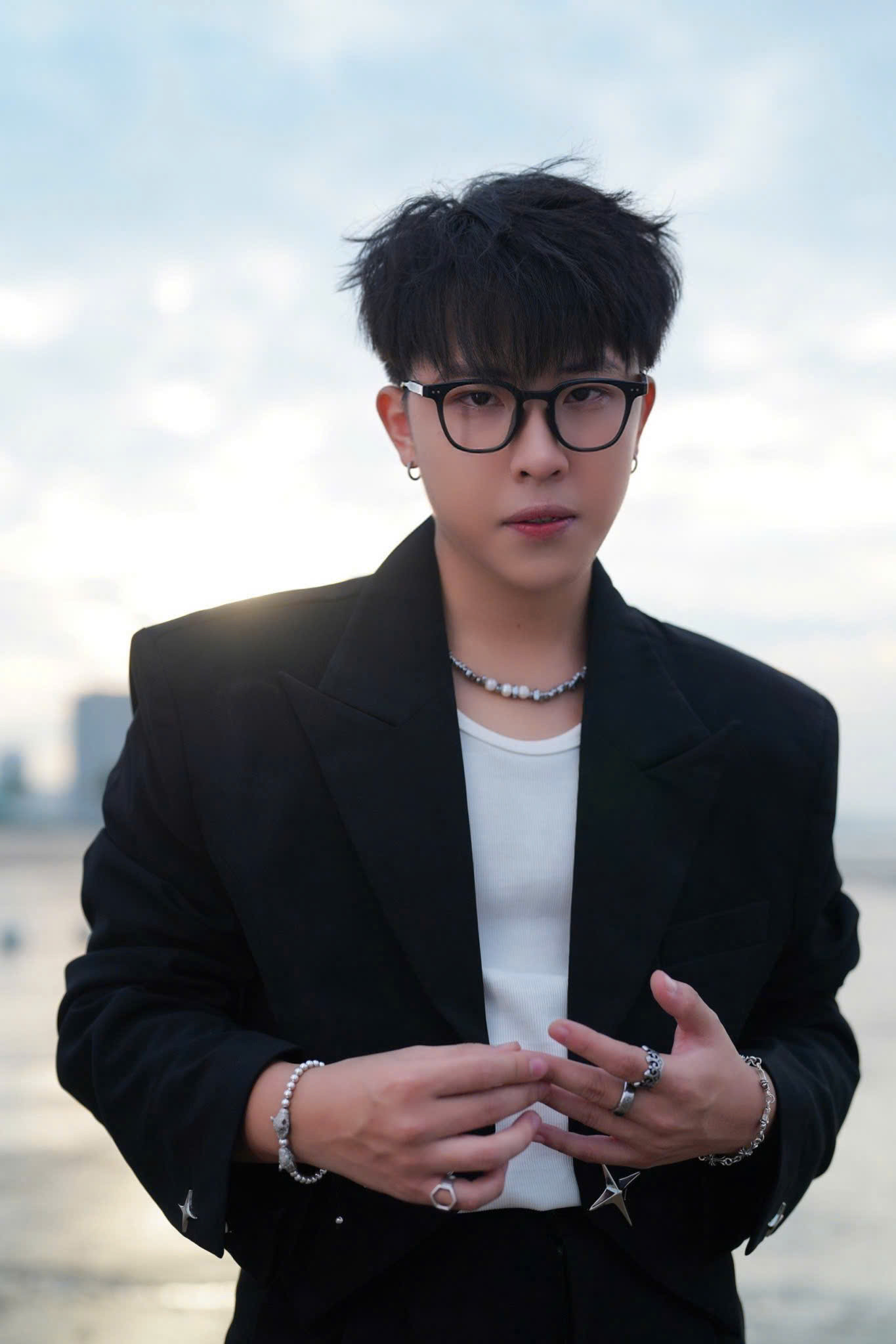 Cặp đôi anh em ca sĩ “triệu view” Xuân Đức – Kuun Đức Nam sẽ đồng hành với chương trình. Cặp đôi anh em ca sĩ “triệu view” Xuân Đức – Kuun Đức Nam sẽ đồng hành với chương trình.