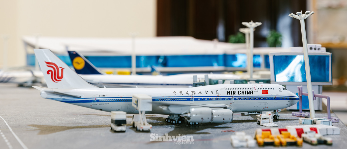 Với mỗi chiếc mô hình có giá dao động từ vài trăm nghìn đến hơn 1 triệu đồng, tổng giá trị bộ sưu tập của Dương ước tính lên đến hơn 200 triệu đồng. "Đây là một con số không nhỏ, nhưng mình cảm thấy xứng đáng với niềm đam mê của mình." - Dương tâm sự.