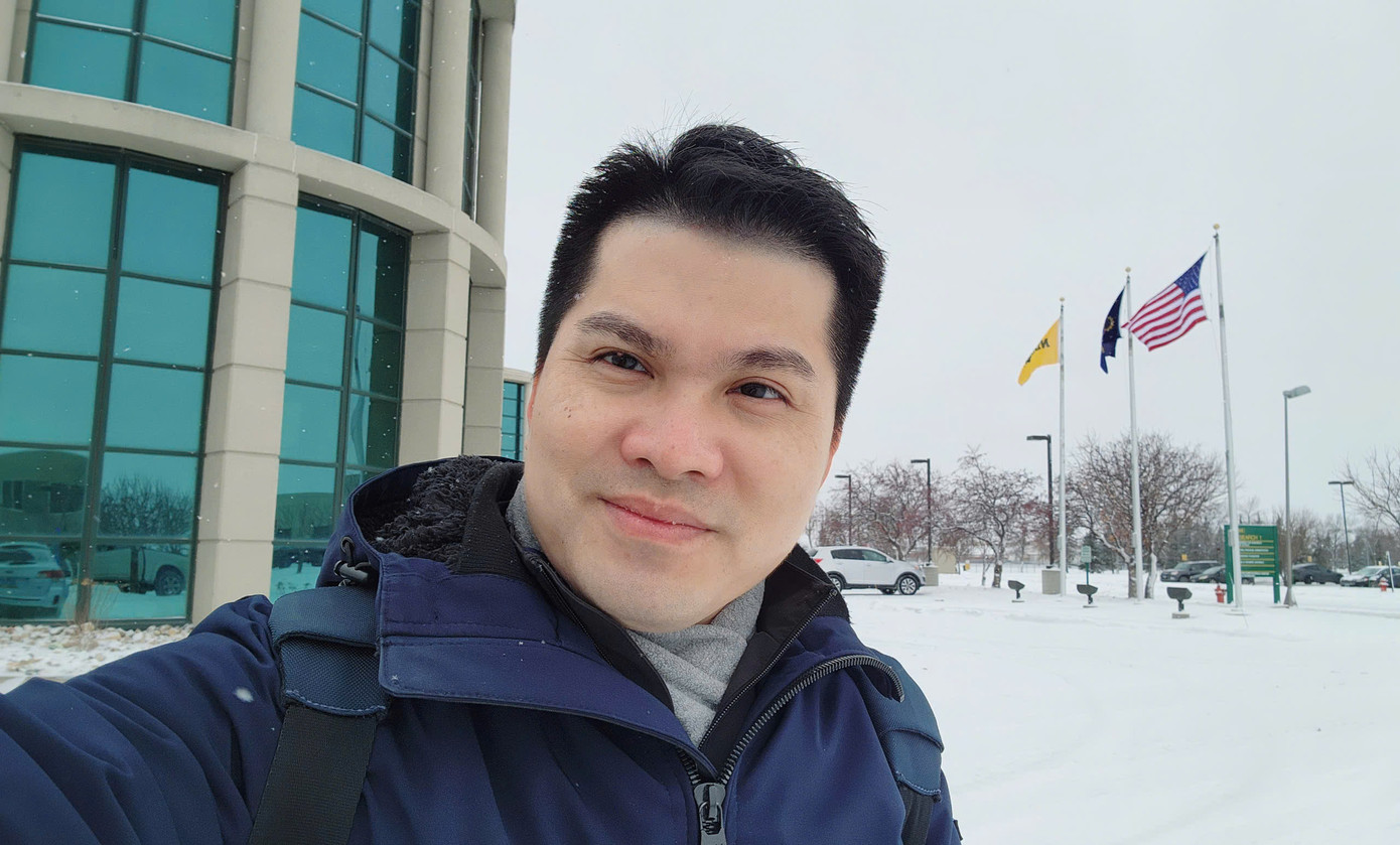 Hình ảnh thầy Phạm Thế Hải tại Mỹ.