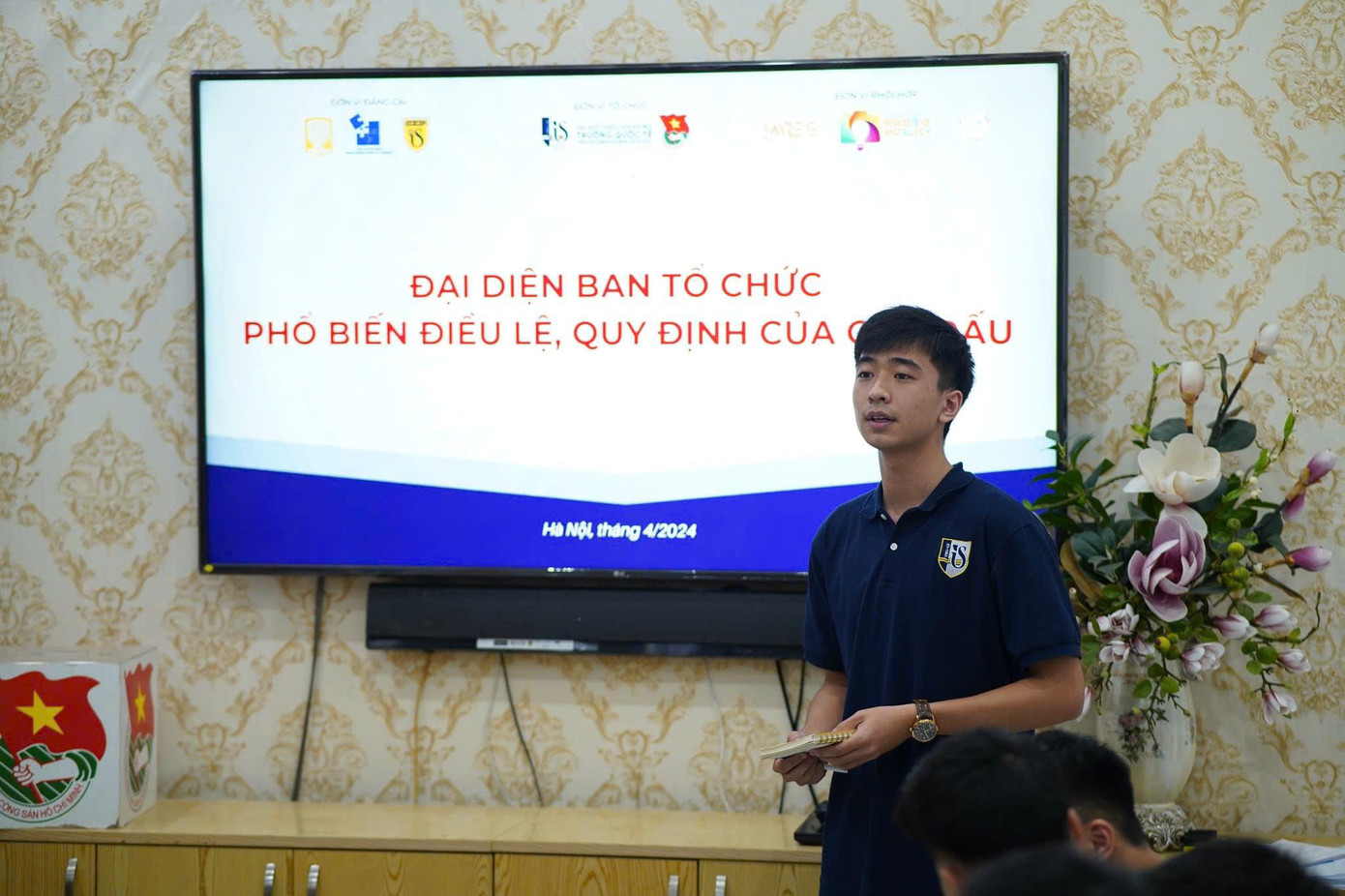 Việt Tùng tích cực tham gia các hoạt động Đoàn – Hội, từng bước rèn luyện sự tự tin và khẳng định bản thân.