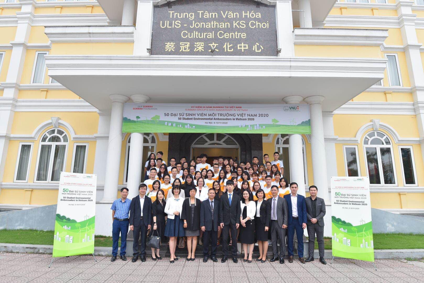 Hồng Đào dẫn đoàn sinh viên tham gia dự án “50 Đại sứ sinh viên môi trường Việt Nam 2020” do Tập đoàn Sunwah tại Việt Nam phối hợp với ĐHQGHN tổ chức. Hồng Đào dẫn đoàn sinh viên tham gia dự án “50 Đại sứ sinh viên môi trường Việt Nam 2020” do Tập đoàn Sunwah tại Việt Nam phối hợp với ĐHQGHN tổ chức.