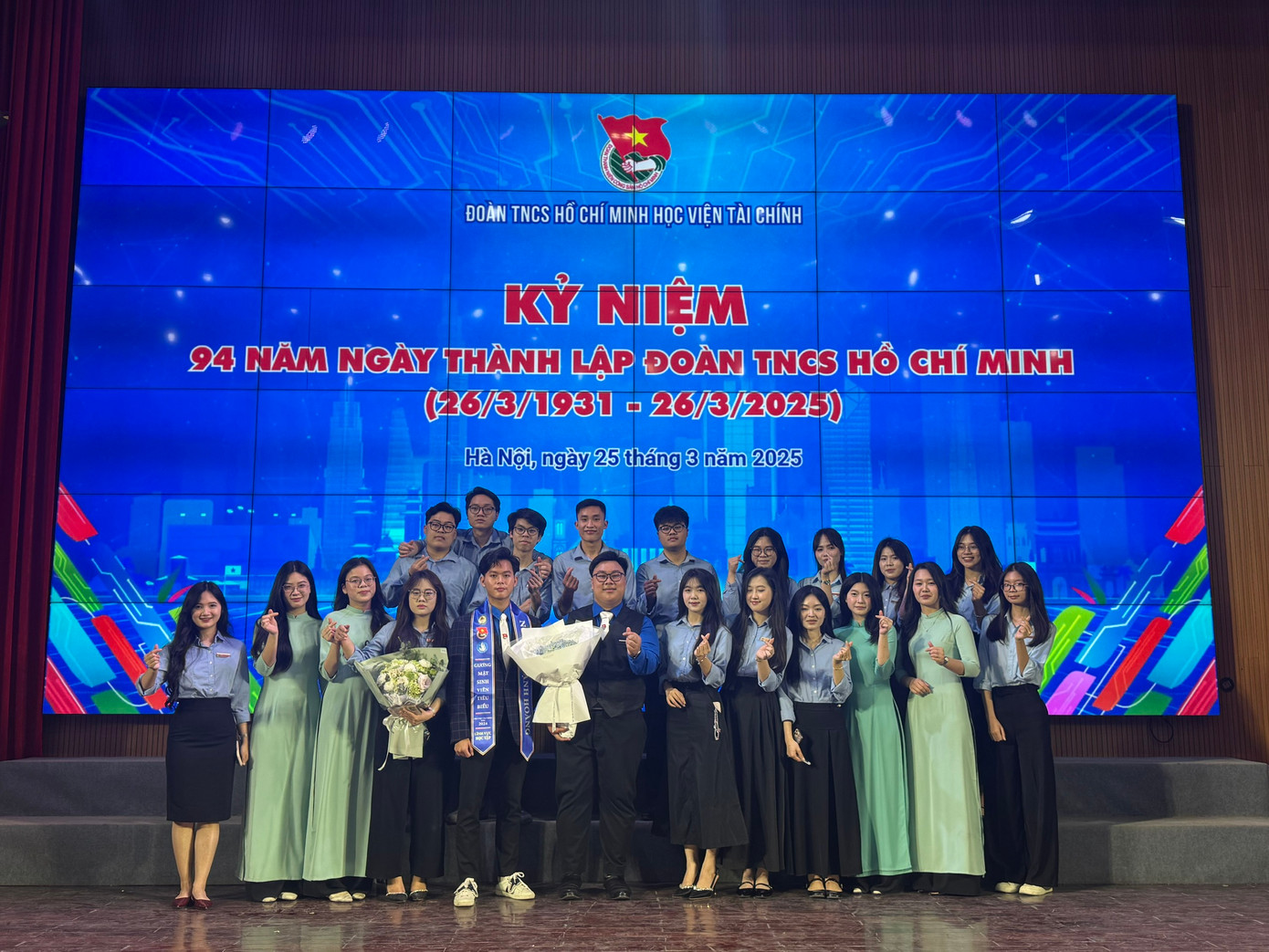 Hoàng Anh tham gia cùng với Ban Văn phòng Đoàn Thanh niên tại lễ kỉ niệm 94 năm Thành lập Đoàn Thanh niên Cộng sản Hồ Chí Minh.