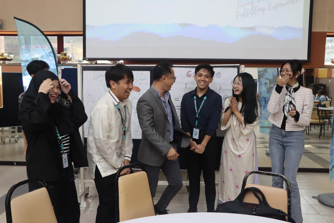 Minh Trang (thứ hai bên phải qua) tham gia Chương trình trao đổi AUN Summer Camp 2024 tại Đại học Sains Malaysia.