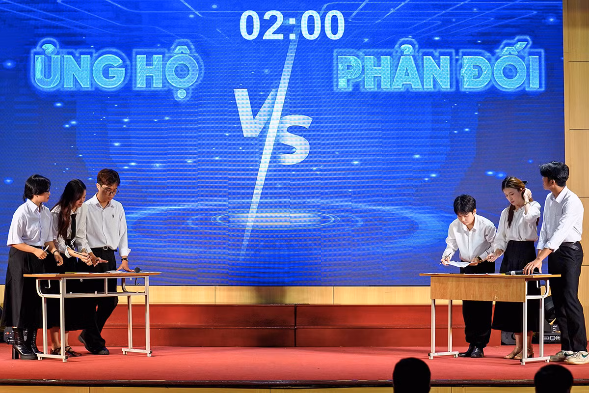 Vòng chung kết “Hùng biện Tiếng Anh - AT 4.0” diễn ra vào sáng ngày 10/5/2025 tại Trường Đại học Khoa học Xã hội và Nhân văn, Đại học Quốc gia Hà Nội.