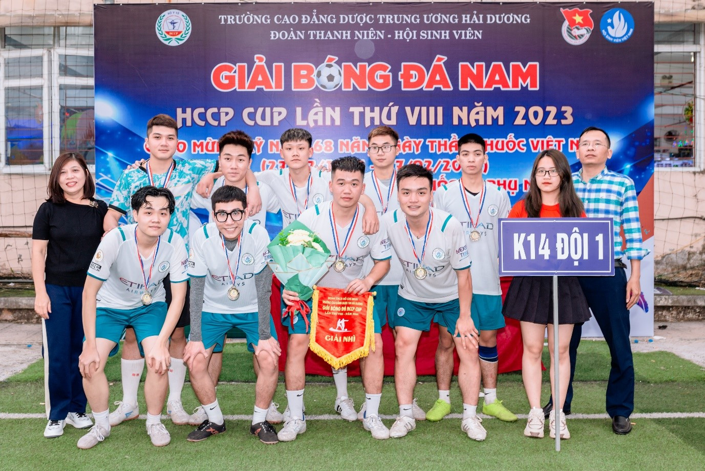 Sinh viên tham gia thi đấu bóng đá chào mừng ngày thầy thuốc Việt Nam. Sinh viên tham gia thi đấu bóng đá chào mừng ngày thầy thuốc Việt Nam.