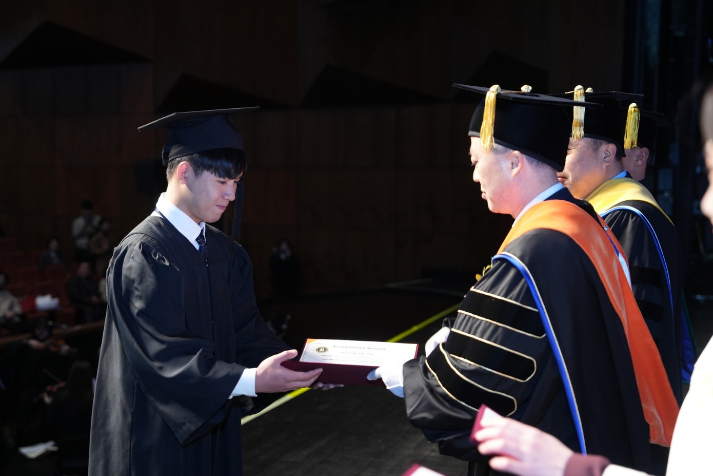 Phúc được chọn là đại diện các tân cử nhân Trường Nông nghiệp và Khoa học sự sống (College of Agricultural and Life Sciences) tại lễ tốt nghiệp của Đại học Quốc gia Jeonbuk. Phúc được chọn là đại diện các tân cử nhân Trường Nông nghiệp và Khoa học sự sống (College of Agricultural and Life Sciences) tại lễ tốt nghiệp của Đại học Quốc gia Jeonbuk.