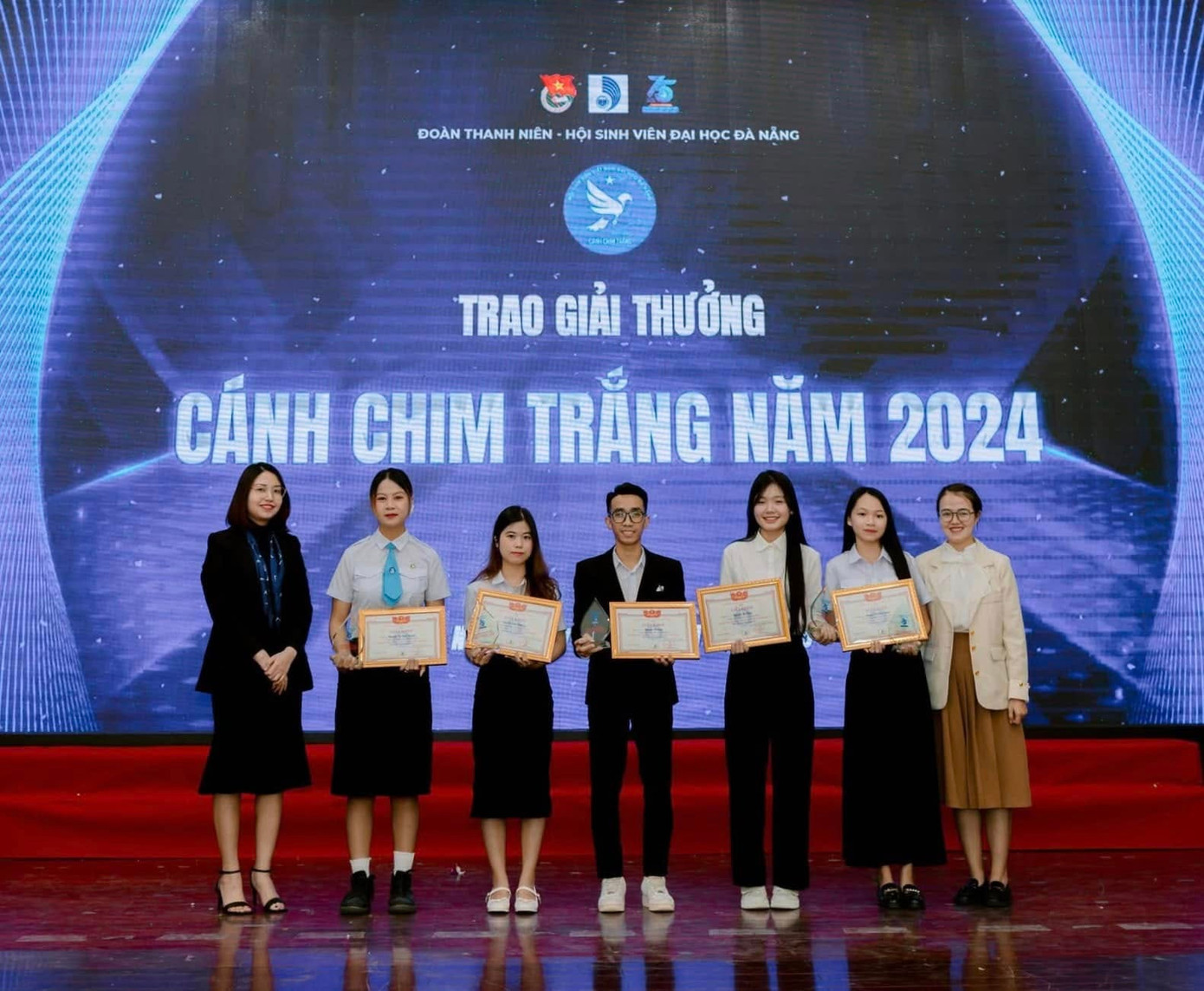 Duy nhận giải thưởng Cánh chim trắng năm 2024, hạng mục Cánh chim truyền lửa. Duy nhận giải thưởng Cánh chim trắng năm 2024, hạng mục Cánh chim truyền lửa.