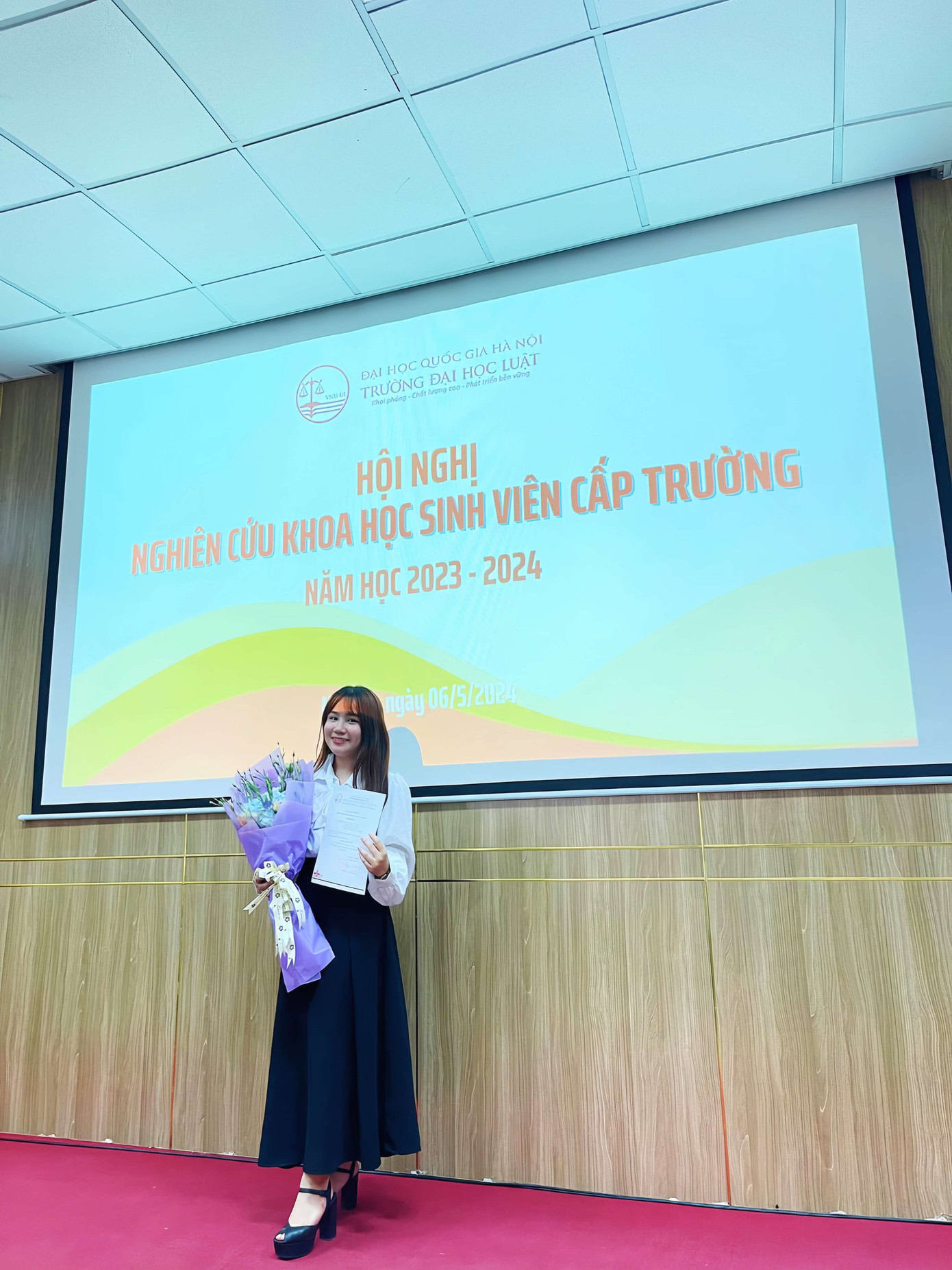 Hà Anh đạt giải Nhì cấp Trường trong cuộc thi “Nghiên cứu khoa học sinh viên”. Hà Anh đạt giải Nhì cấp Trường trong cuộc thi “Nghiên cứu khoa học sinh viên”.