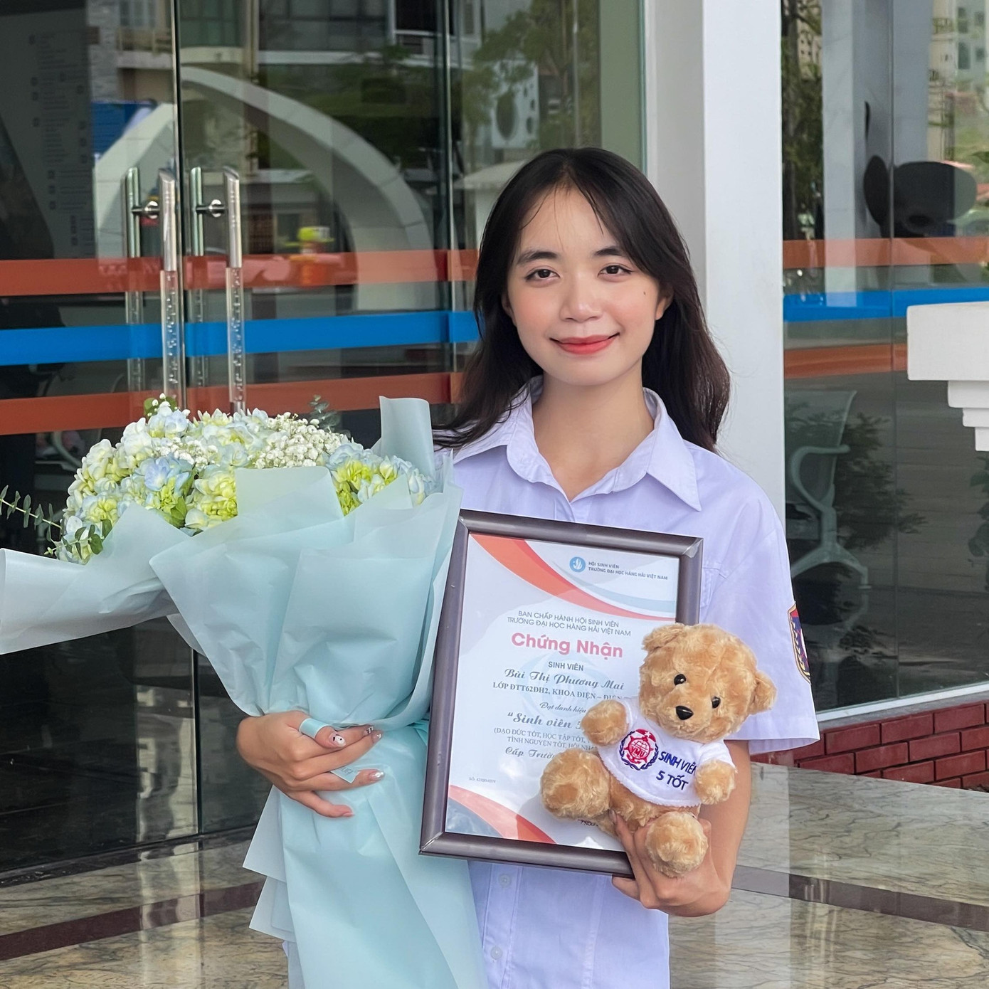 Phương Mai vinh dự đạt danh hiệu “Sinh viên 5 tốt” cấp trường.