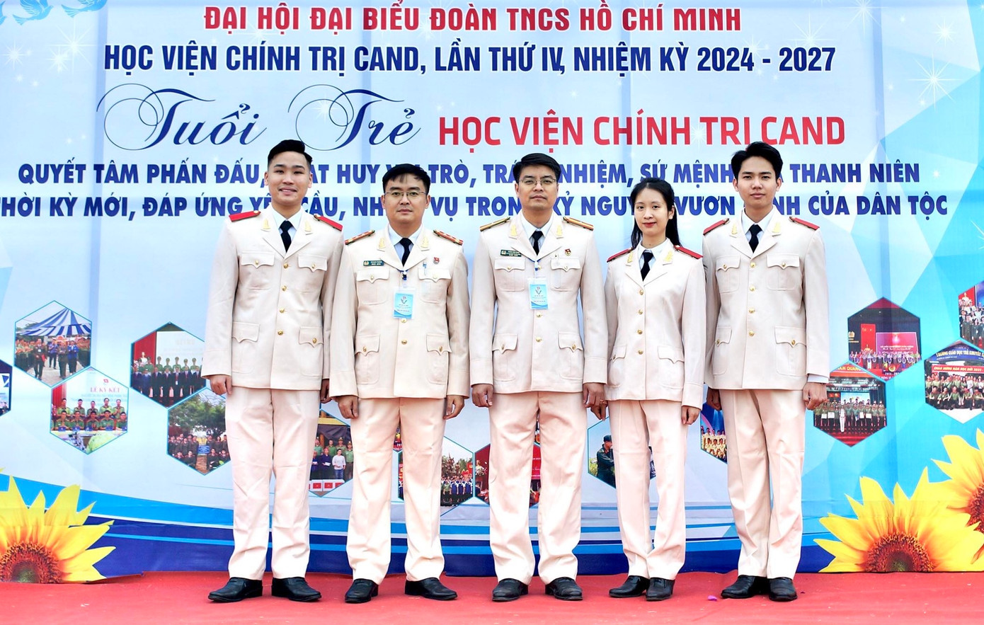 Quỳnh Chi không chỉ xuất sắc trong học tập mà còn thể hiện tinh thần trách nhiệm với cộng đồng qua các hoạt động phong trào ý nghĩa. Quỳnh Chi không chỉ xuất sắc trong học tập mà còn thể hiện tinh thần trách nhiệm với cộng đồng qua các hoạt động phong trào ý nghĩa.