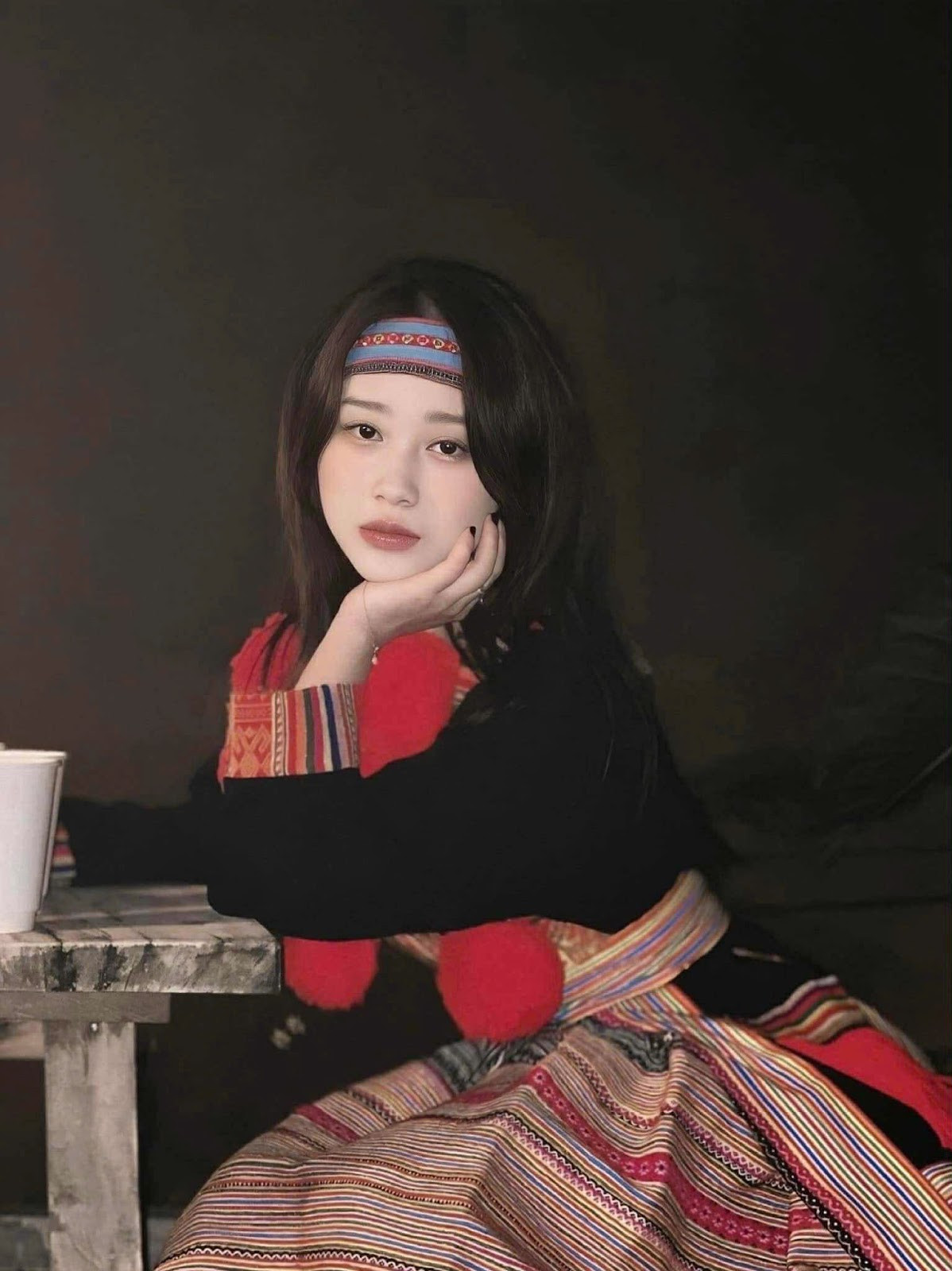 Vẻ đẹp trong trẻo của Yến Nhi trong trang phục dân tộc. Vẻ đẹp trong trẻo của Yến Nhi trong trang phục dân tộc.