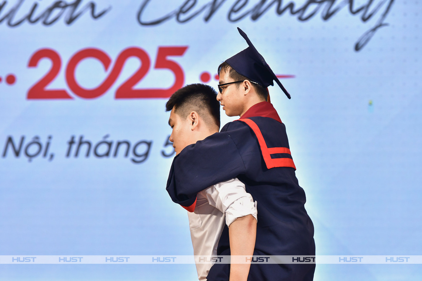 Tình bạn của Hiếu và Minh là minh chứng rằng, sự đồng hành chân thành có thể đưa người ta vượt qua mọi giới hạn của cuộc sống (Ảnh: HUST)