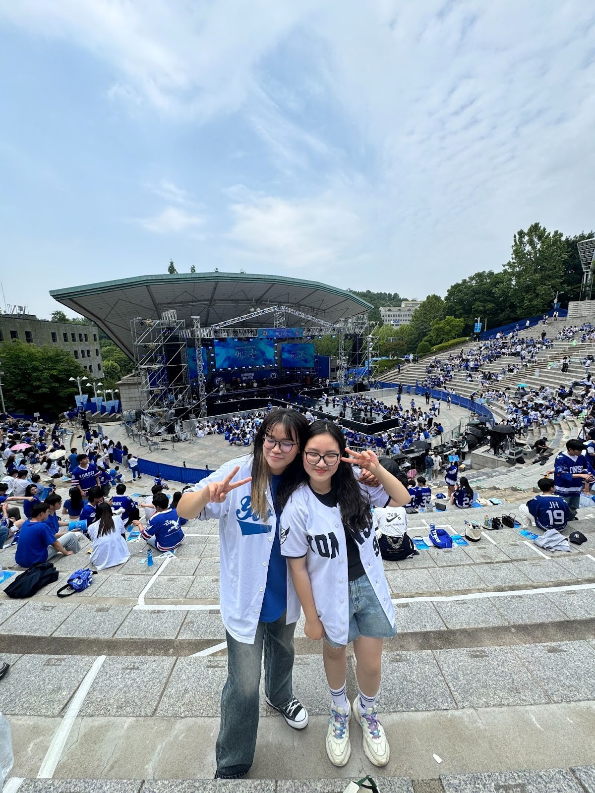 Cô nàng tại lễ hội âm nhạc Akaraka hằng năm của Yonsei.