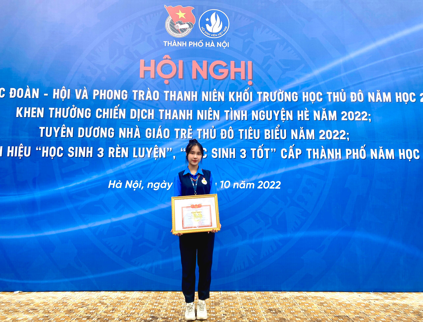 Bảo Nhi nhận danh hiệu “Học sinh 3 tốt” cấp Thành phố.