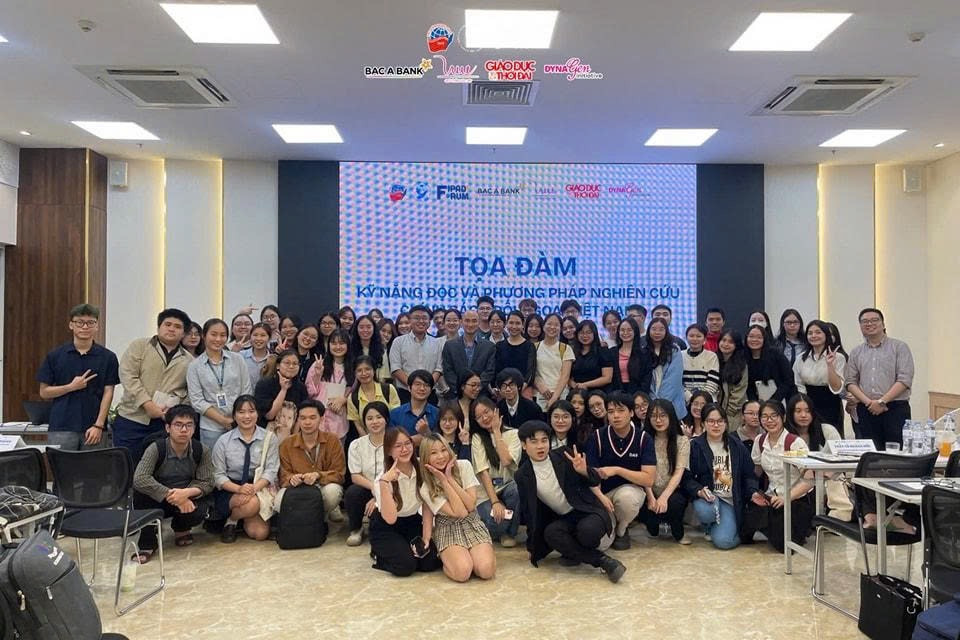 Sinh viên tham gia Tọa đàm “Kỹ năng đọc và phương pháp nghiên cứu chính sách đối ngoại Việt Nam”.