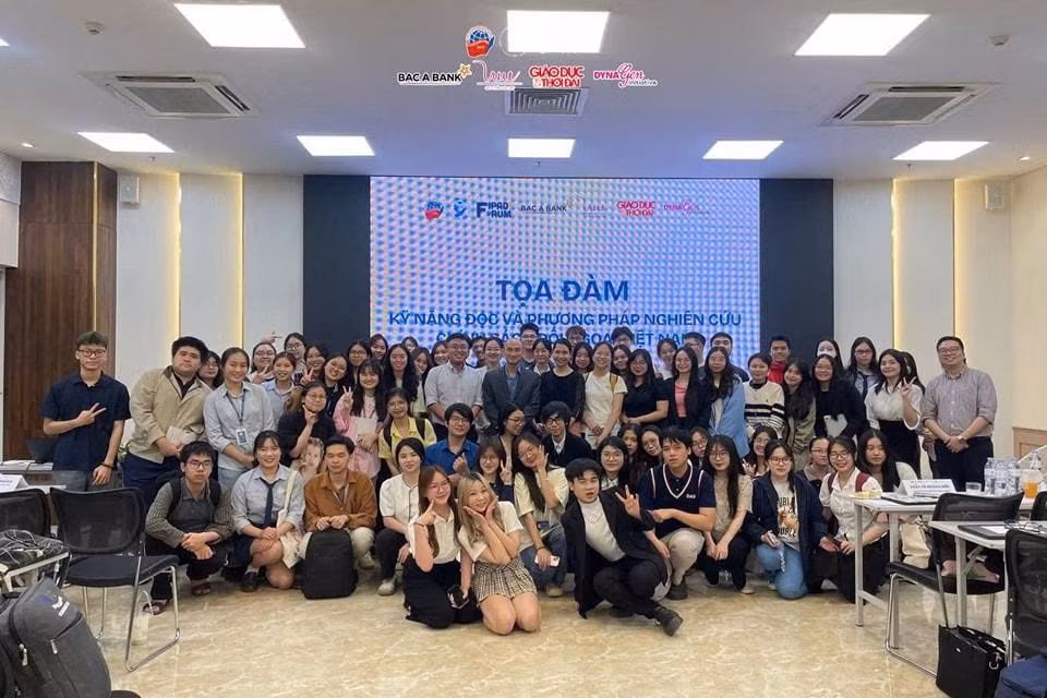 Sinh viên tham gia Tọa đàm “Kỹ năng đọc và phương pháp nghiên cứu chính sách đối ngoại Việt Nam”.